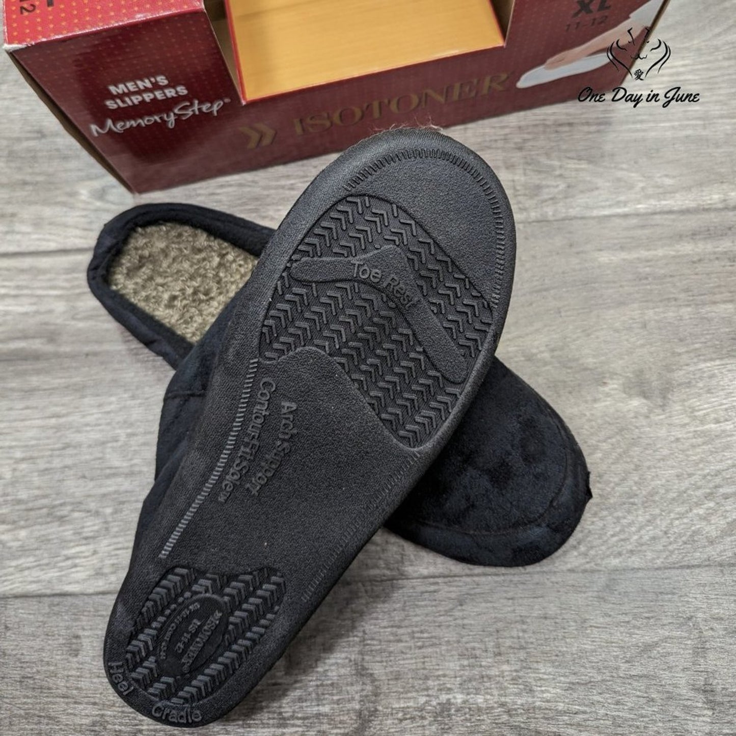 Isotoner Men's Memory Step Slippers Size XL (11-12)