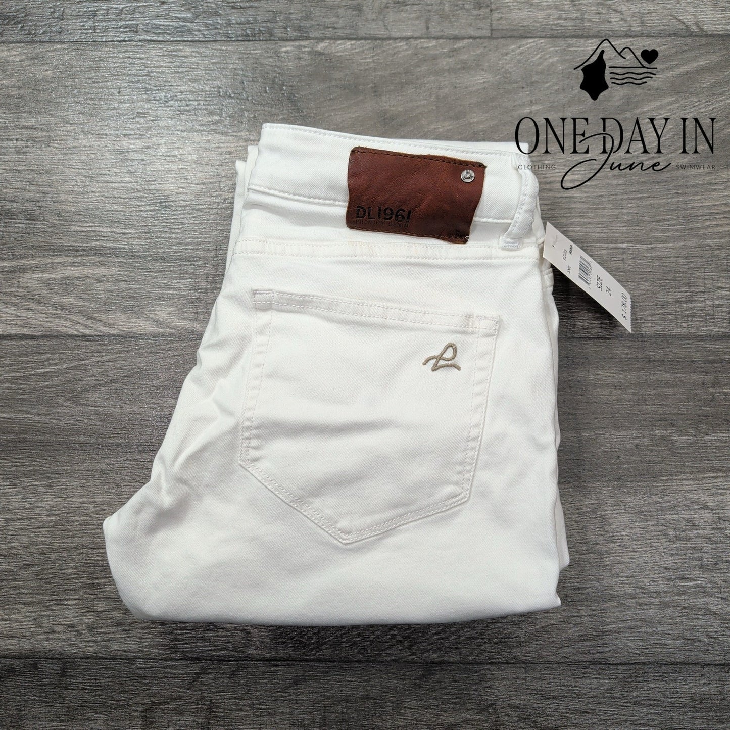 DL1961 Riley Boyfriend Distressed Jeans Mania White NWT Size 00 (24)