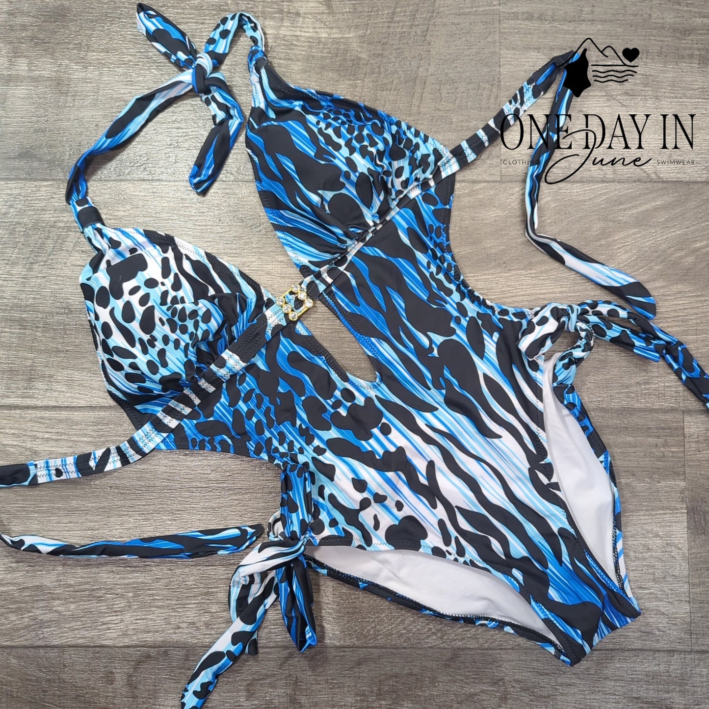 Wearified Deep V Halter Cutout Tie One Piece Swimsuit Size M