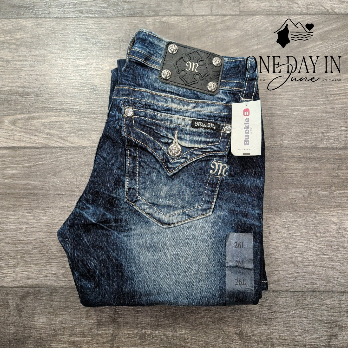 Miss Me Mid Rise Easy Boot Jeans Size 2 (26)