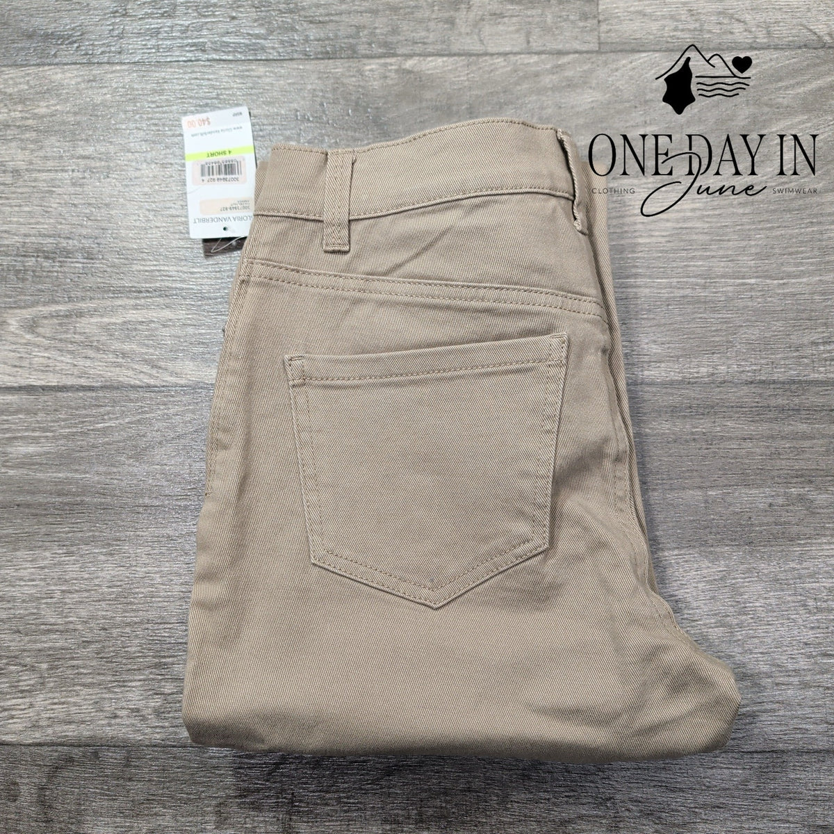 Gloria Vanderbilt Amanda Jeans Hazelnut Tan Tapered Leg NWT $40 Size 4 Short