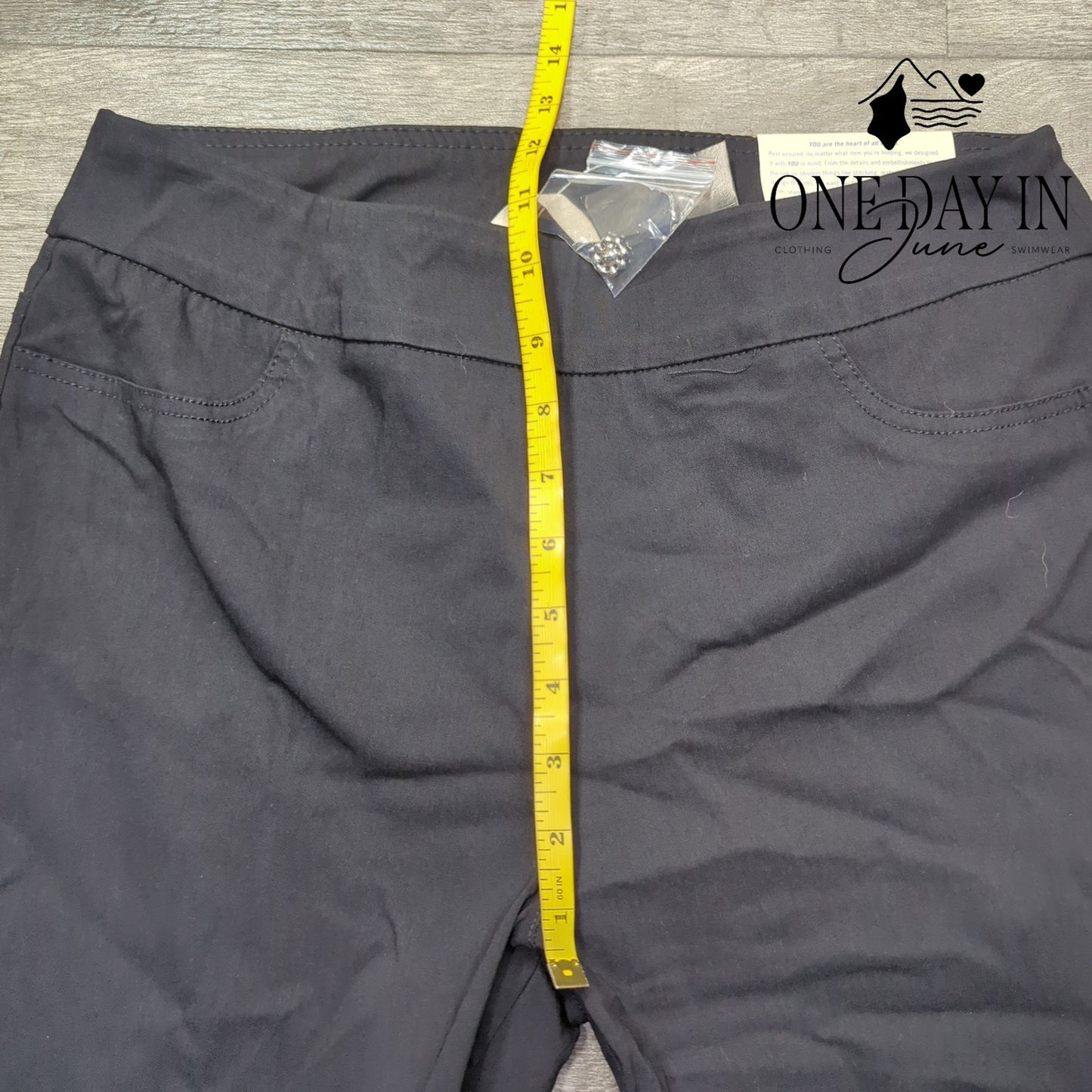 Slim-Sation Petite Straight Leg Capri Pants Size PM