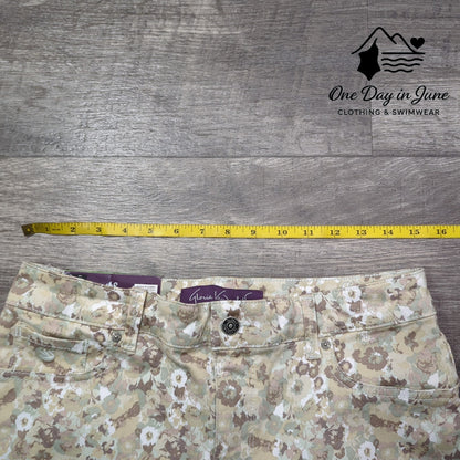 Gloria Vanderbilt Amanda 2.0 Slim Leg Classic Rise Floral Jeans Size 10 Short