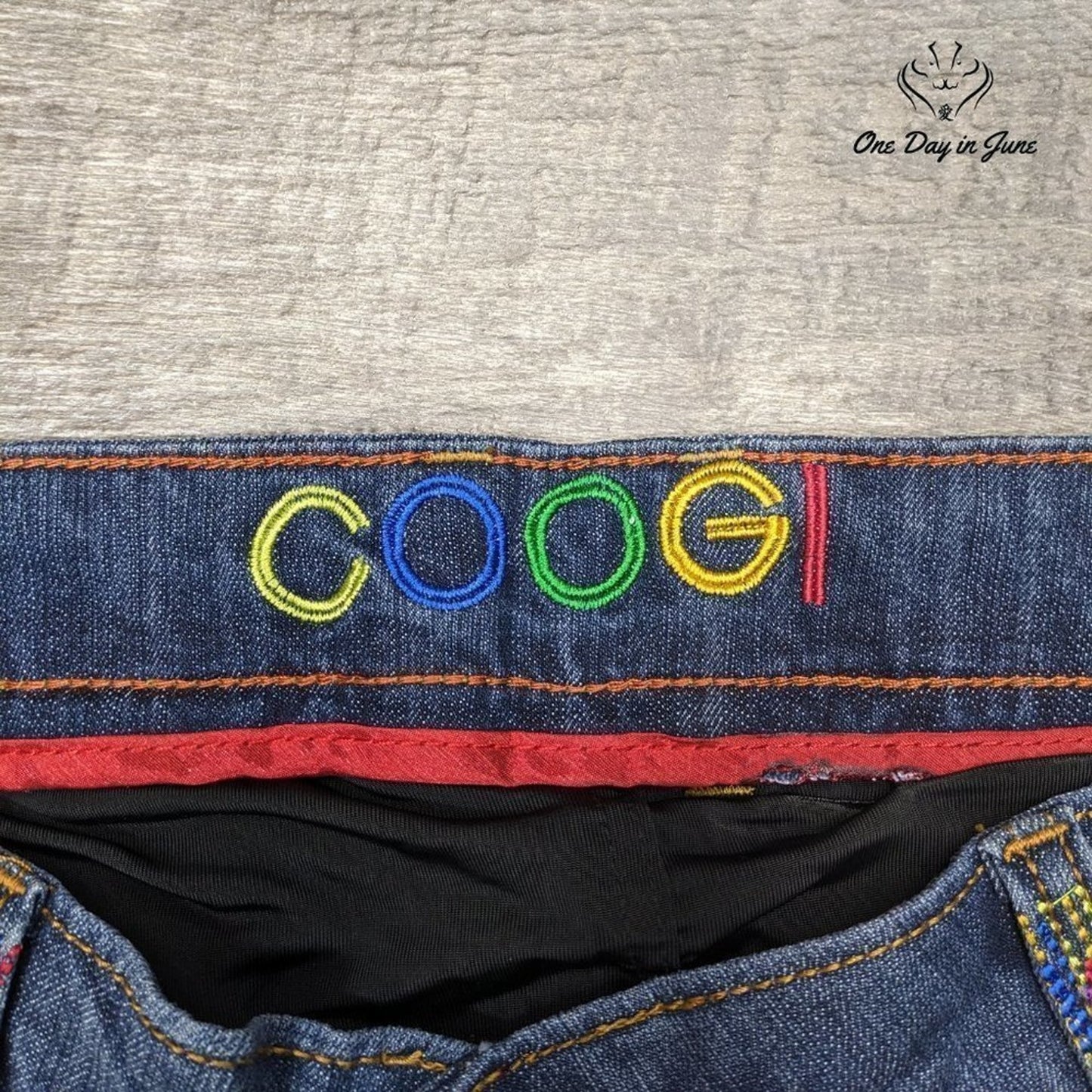 Coogi Embroidered Acid Wash Capri Jeans Size 16