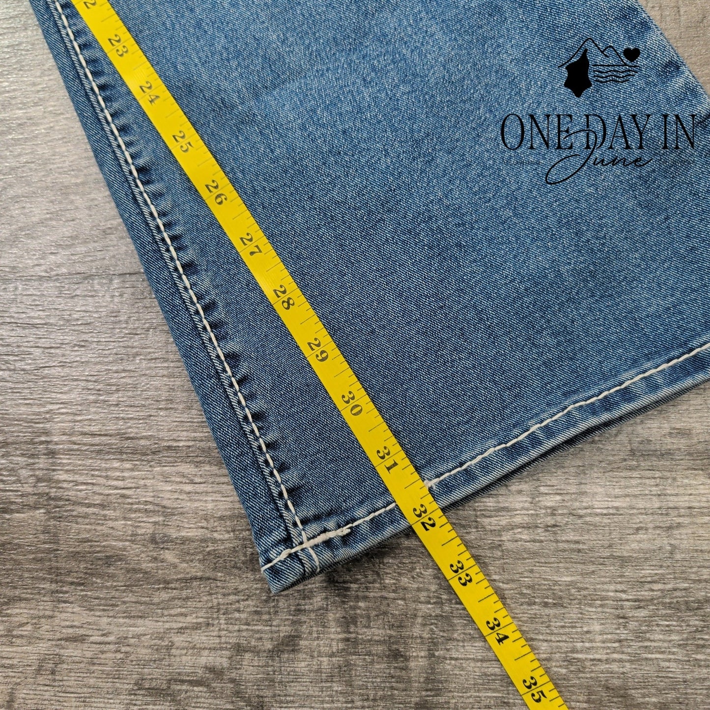 True Religion Becca Mid Rise Bootcut Jeans Size 8 (29)