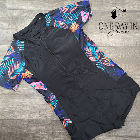 CharmLeaks Short Sleeve Rashguard Boyshort One Piece Swimsuit Size 2XL
