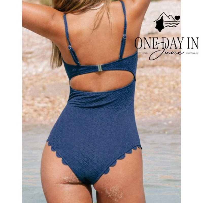 Cupshe Scallop Textured Cut Out One Piece Swimsuit Size S