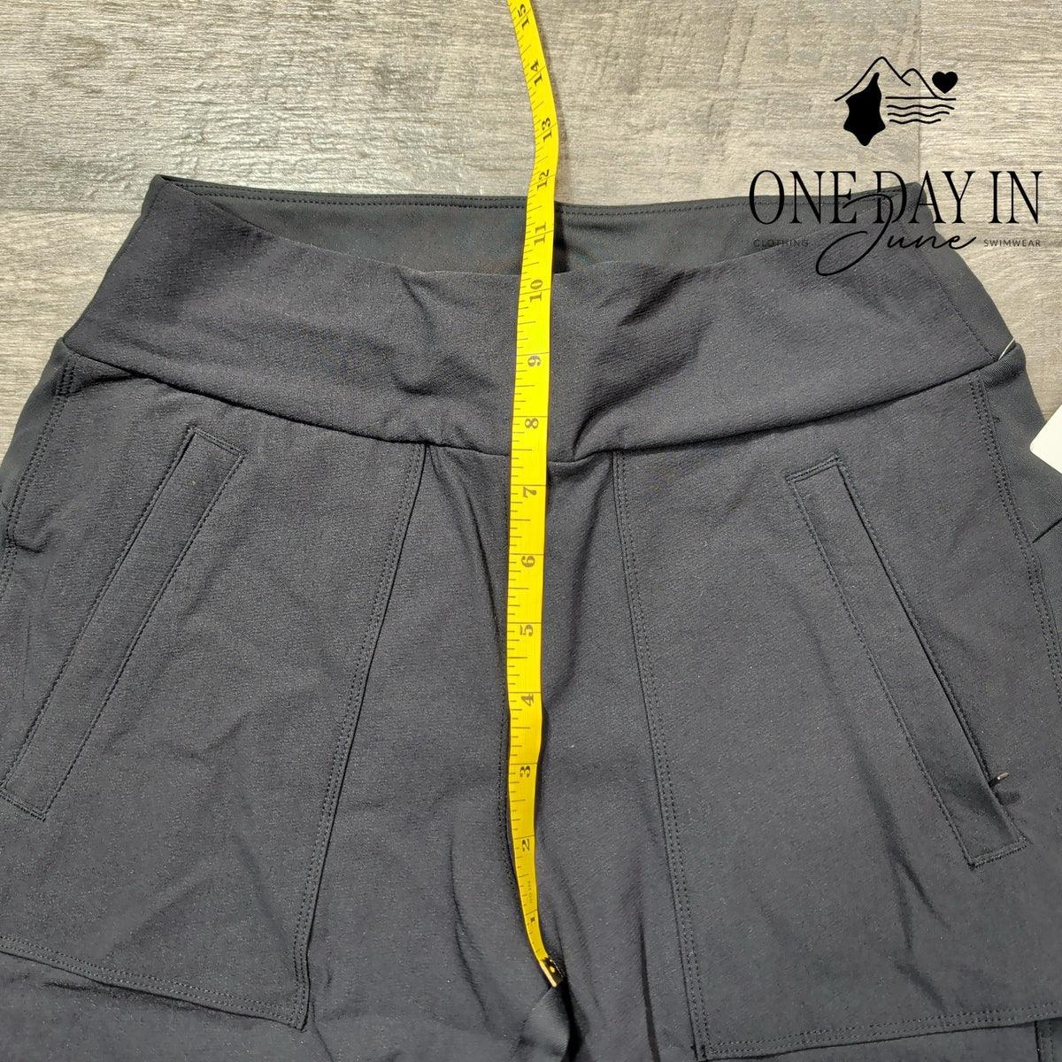 Athleta Headlands Hybrid Cargo Pants Black High Rise Hiking NWT Size 6