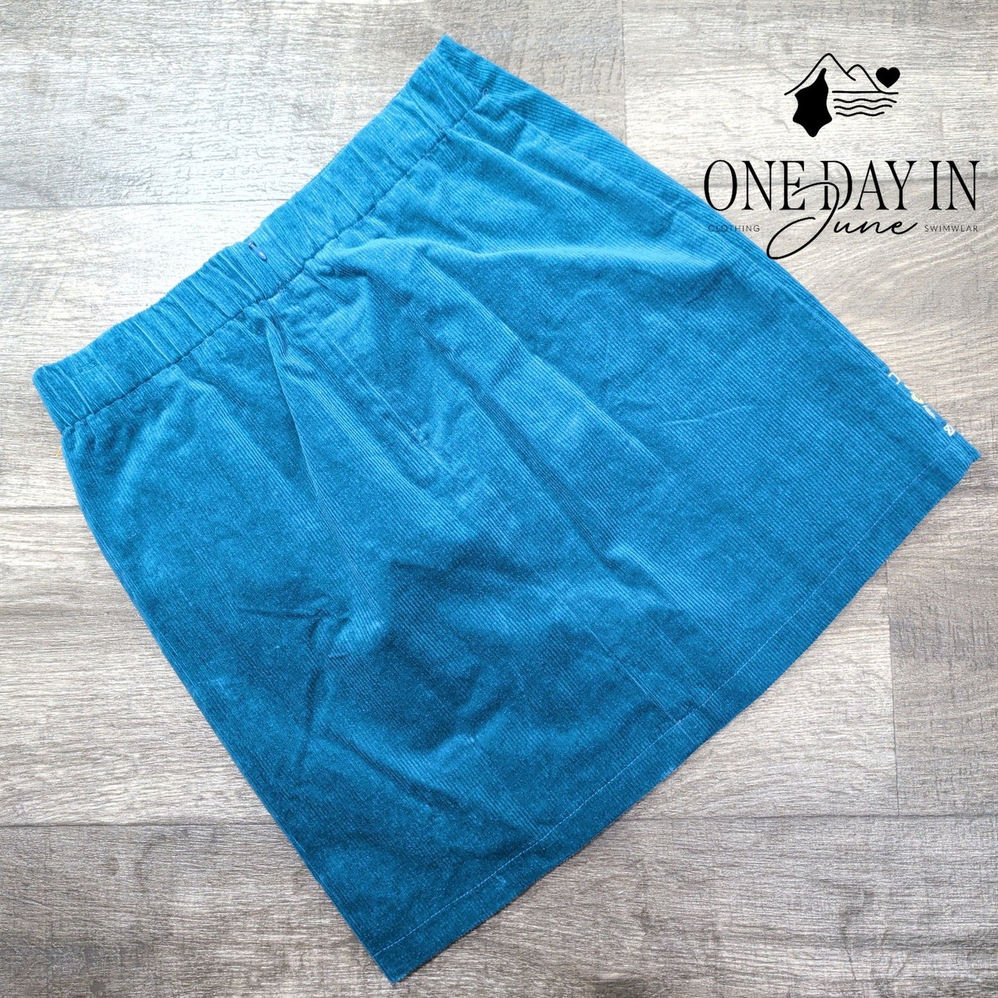 Simplee Corduroy Skirt Size L
