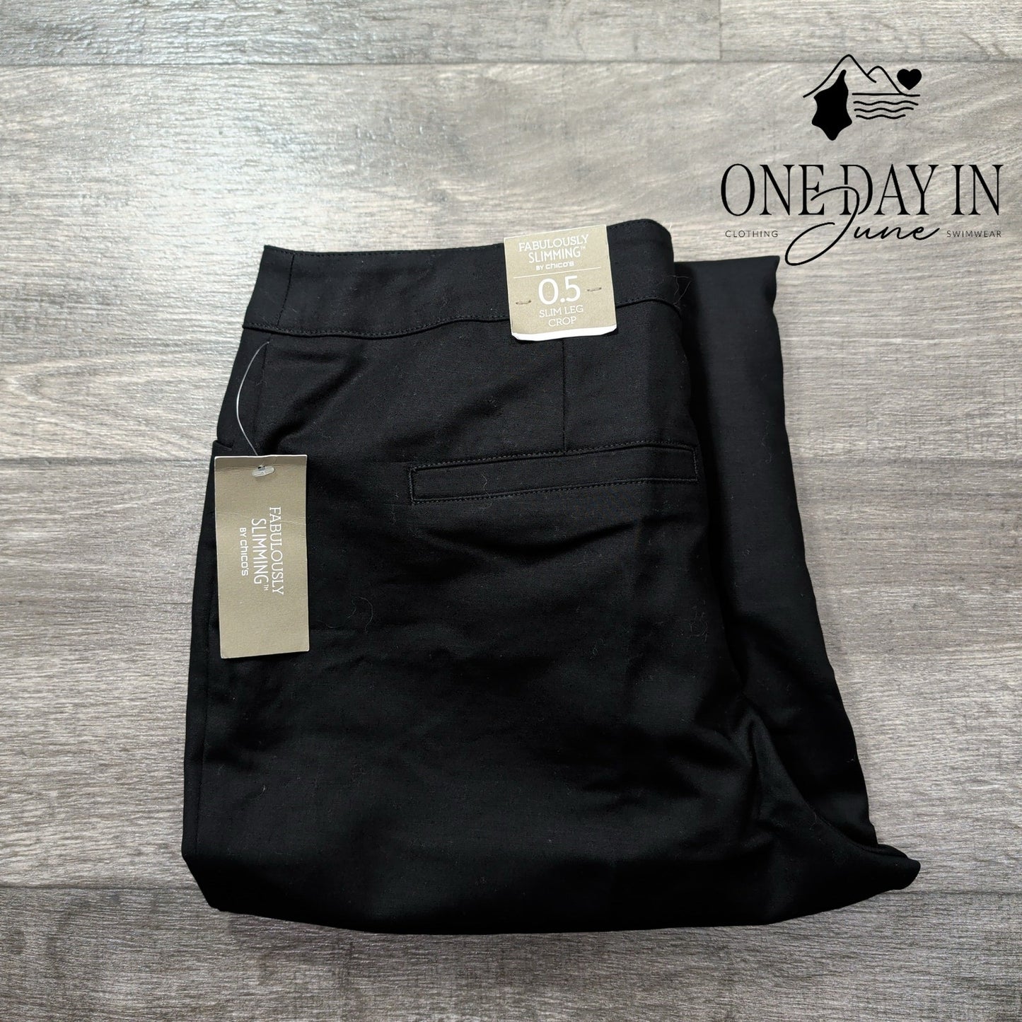 Chico's Fabulously Slimming Crop Pants Size Chico's .5 (6)