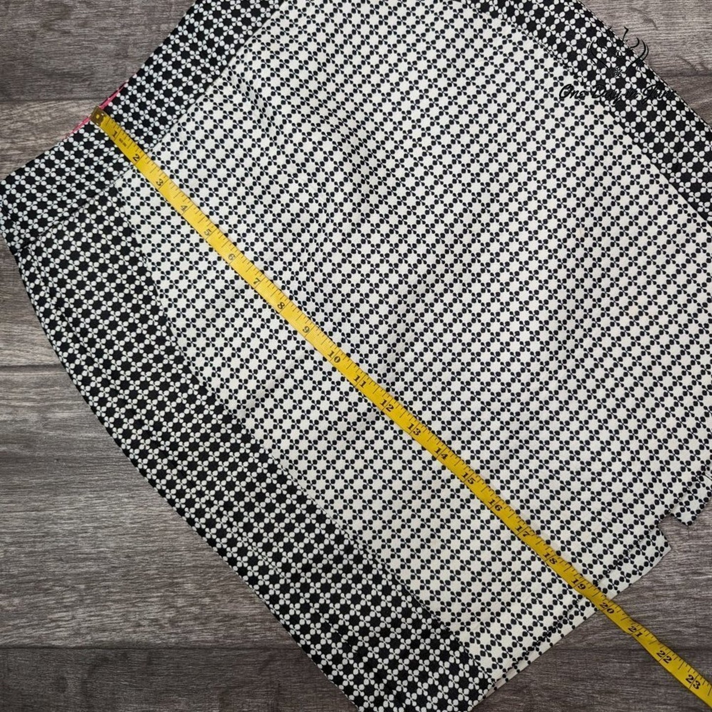 Banana Republic Lined Textured Skirt Size 2