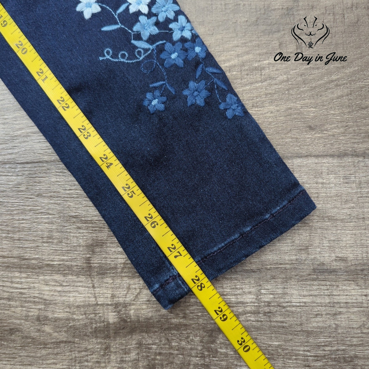 Karen Kane Midnight Sun Floral Embroidered Ankle Jeans Blue NWT Size 2