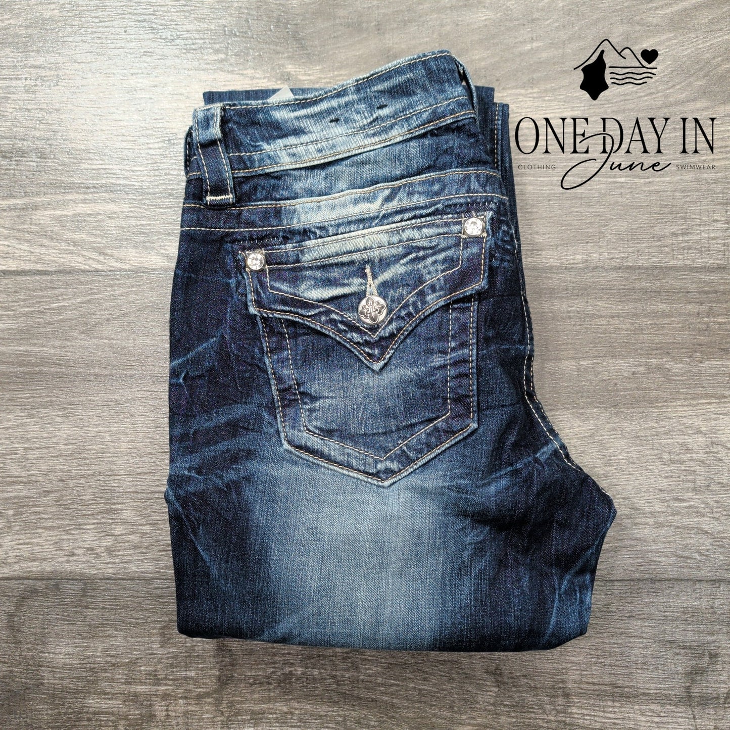 Miss Me Mid Rise Easy Boot Jeans Size 2 (26)