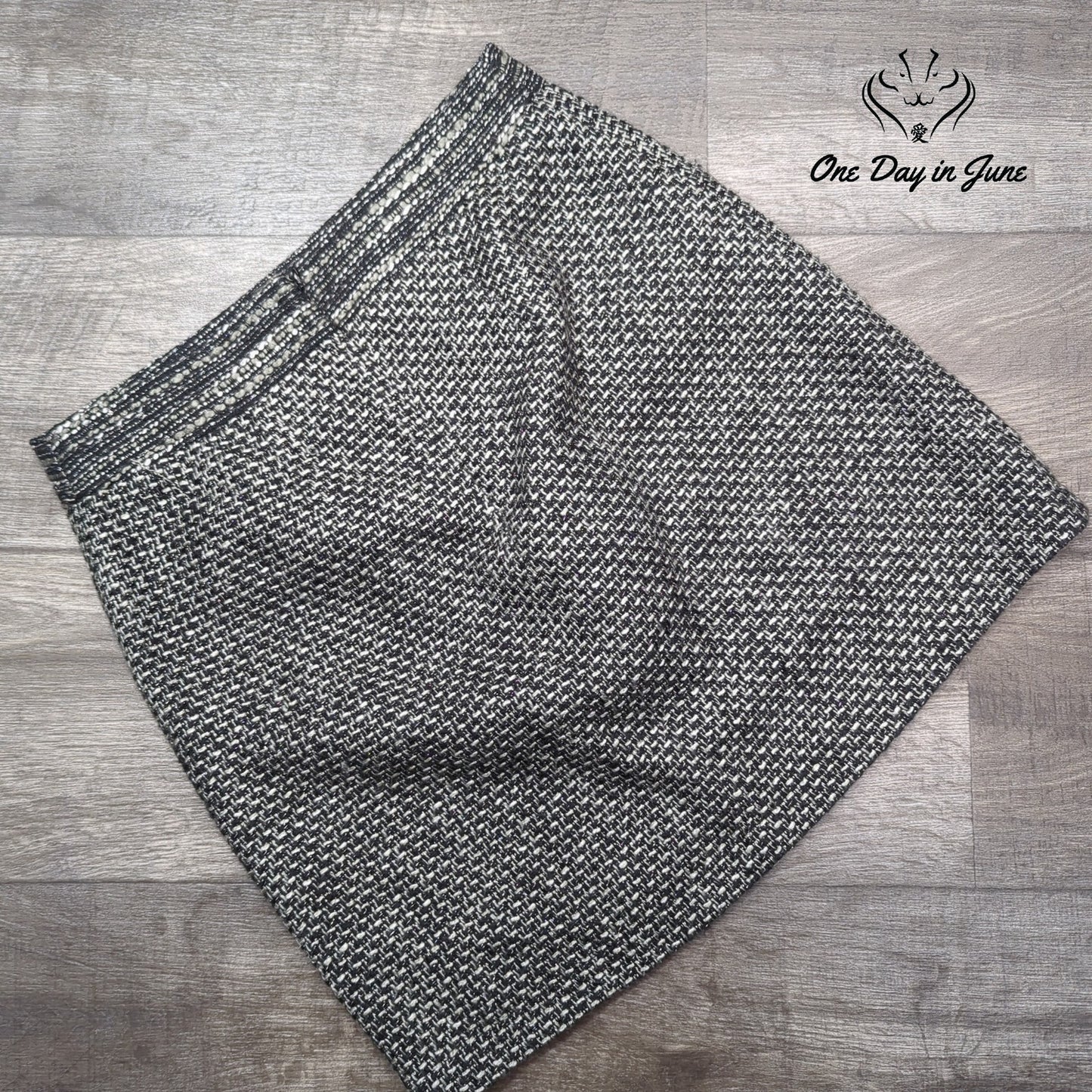 Loft Textured Mini Skirt Size 6