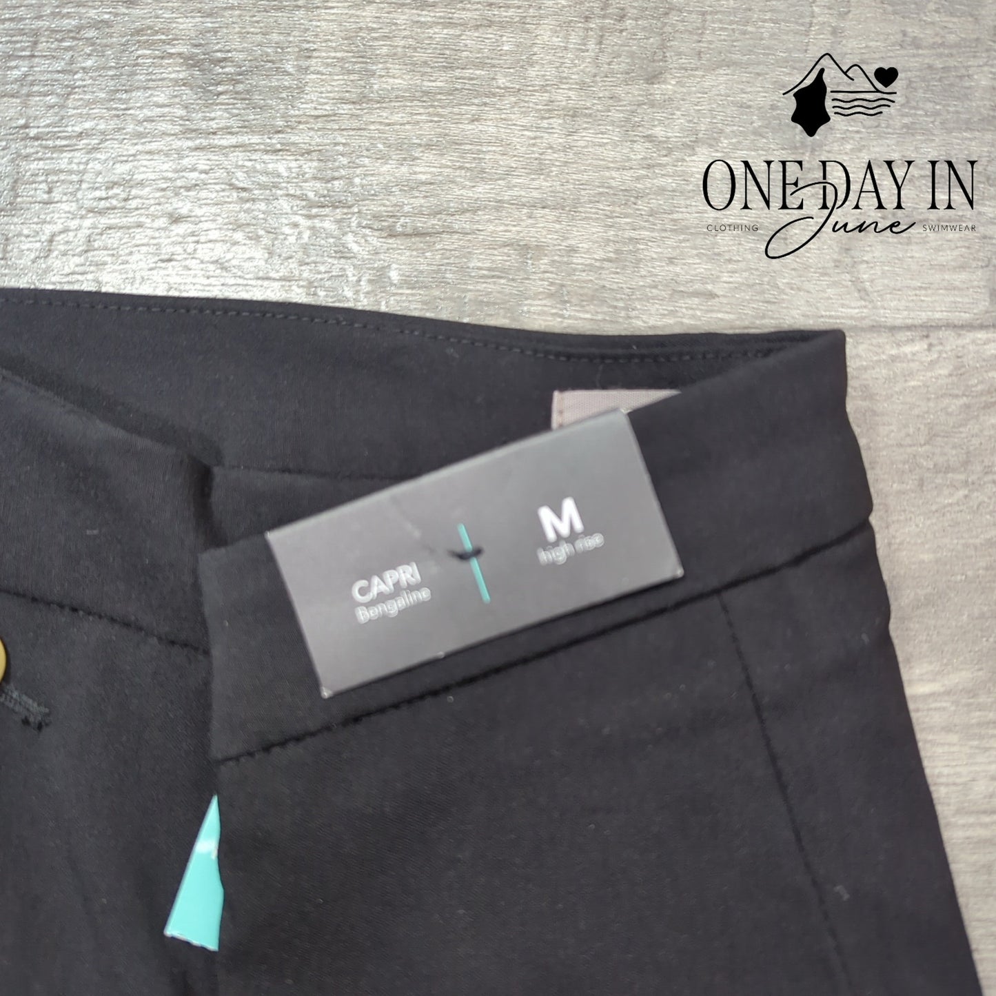 Maurices Bengaline High rise Capri Pants Size M