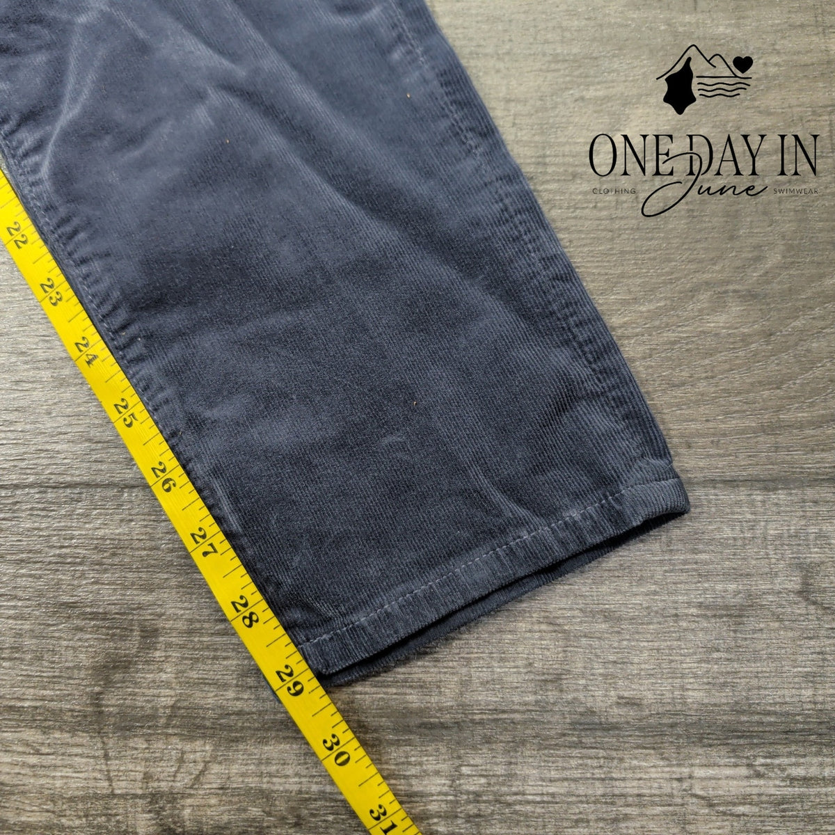 AG Adriano Goldschmied Straight Leg Corduroy Pants Gray NWT Size 4 (27)