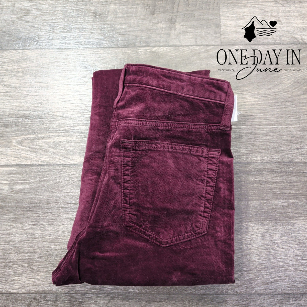 AG Adriano Goldschmied Velveteen Straight Leg Pants Burgundy NWT $215 Size 4