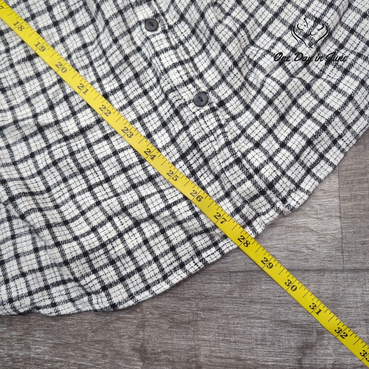 St. John's Bay Button Front Long Sleeve Top Size M