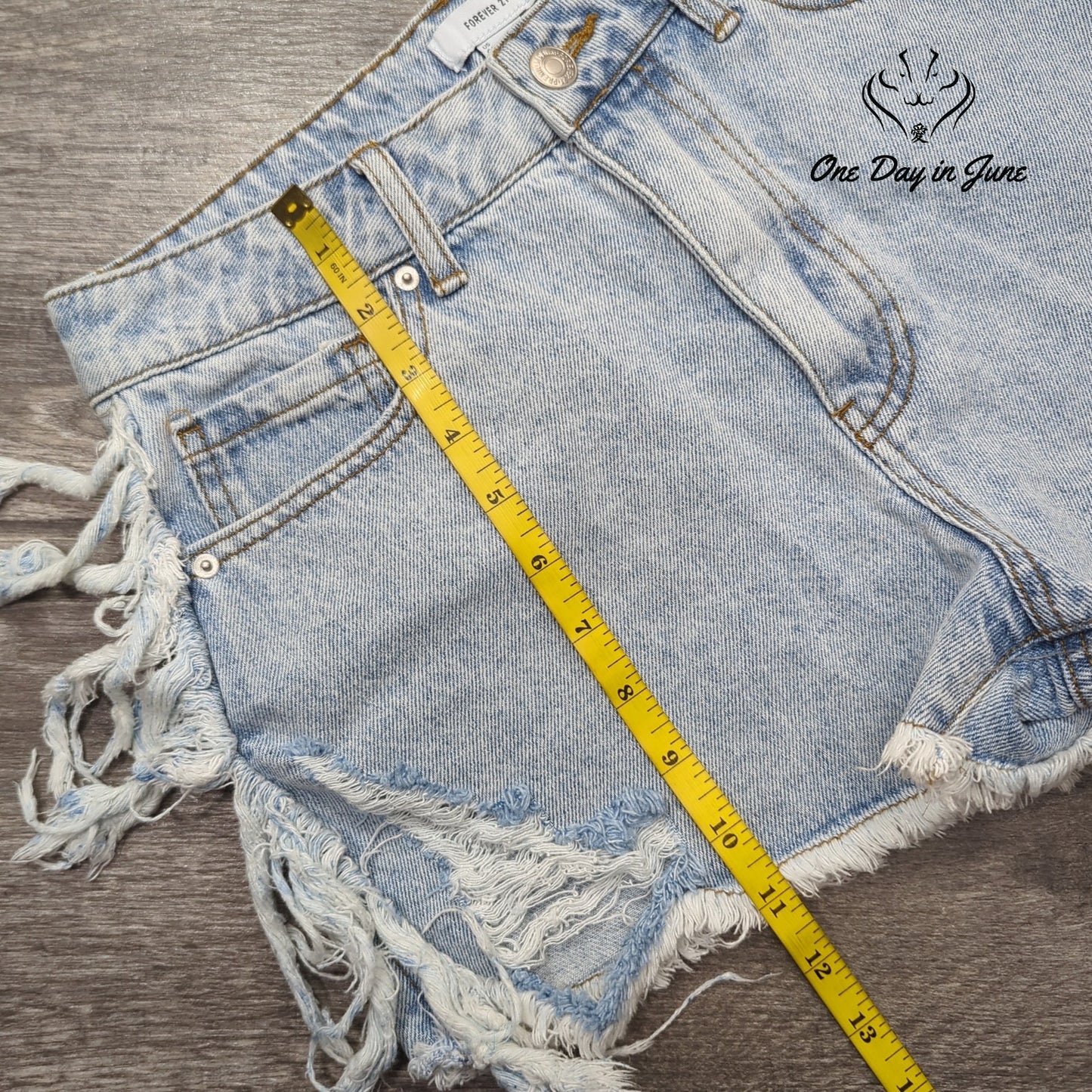 Forever 21 Denim Shorts Size 27 (4)