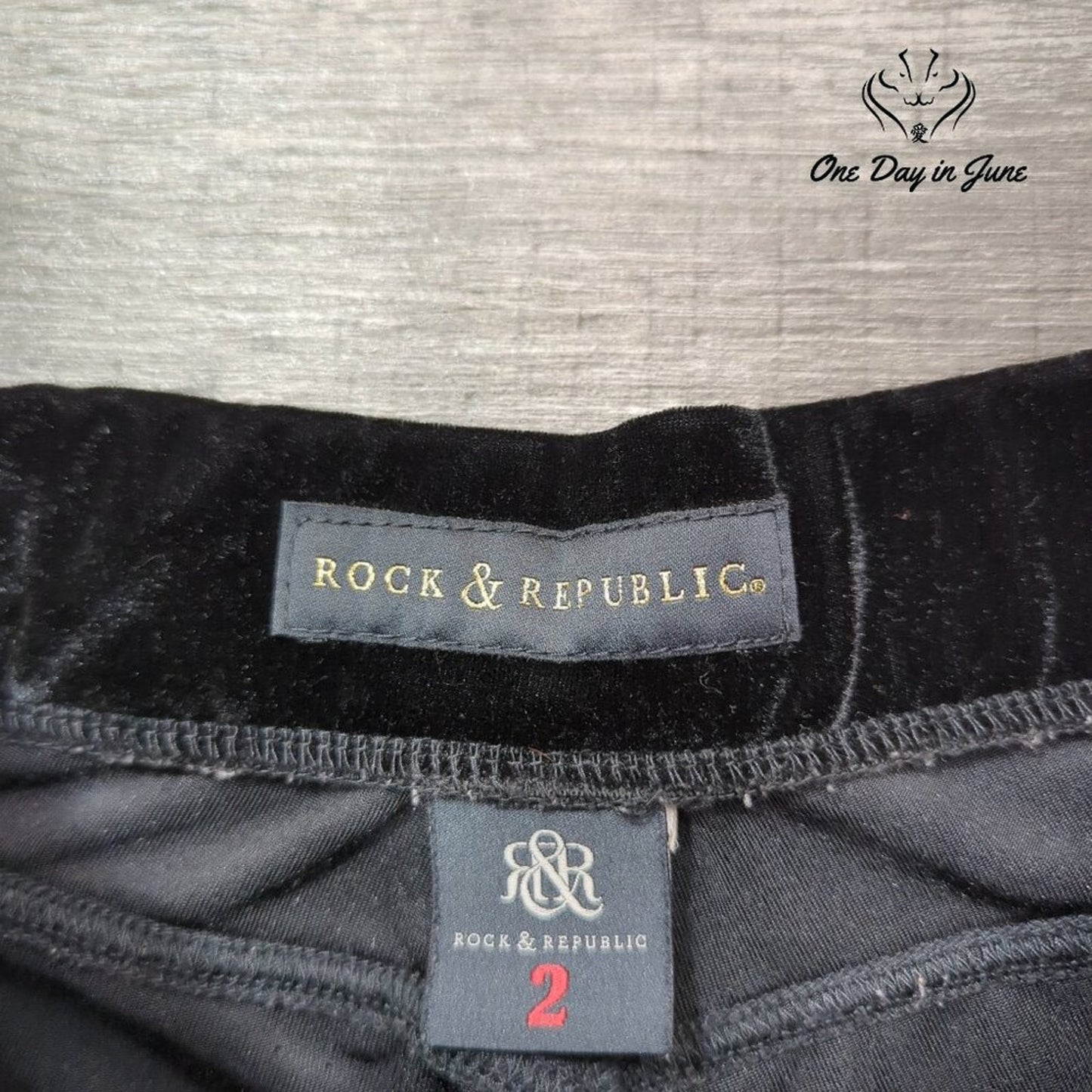 Rock & Republic Black Velvet Pull On High Rise Shorts Size 2