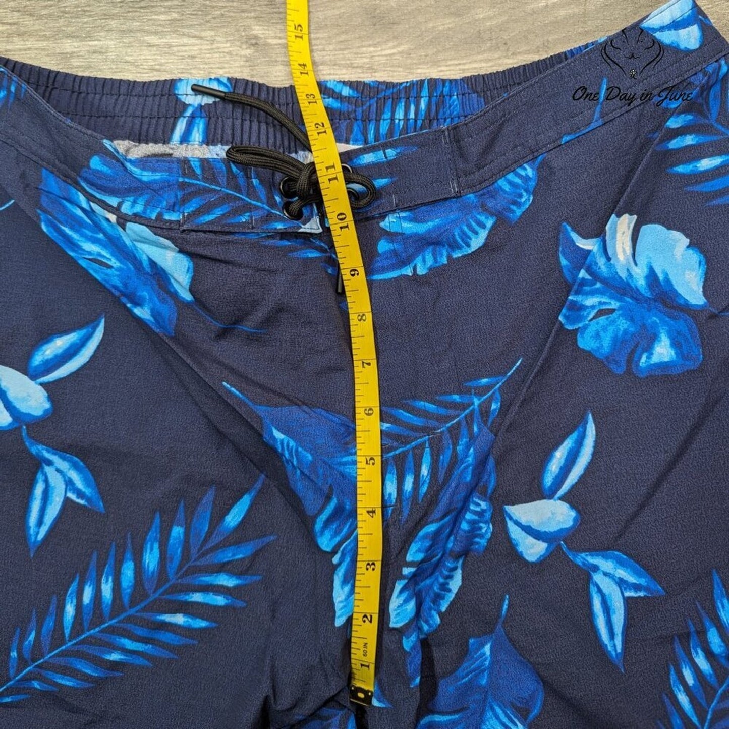 28 Palms Board Shorts Size 36
