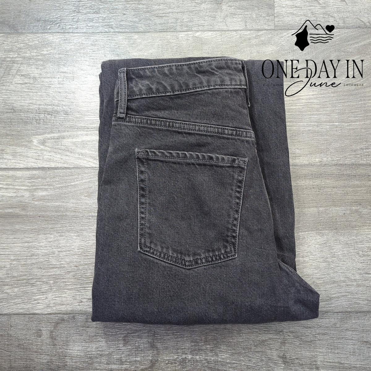 Old Navy Sky Hi Wide Leg Jeans Extra High Rise Washed Black NWT Size 2