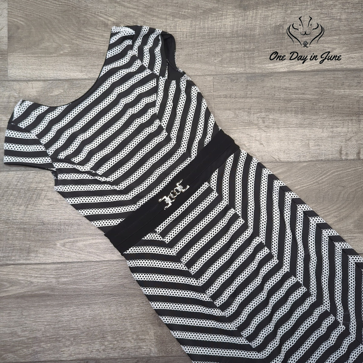 White House Black Market Striped Sheath Dress Black White Buckle Size 2