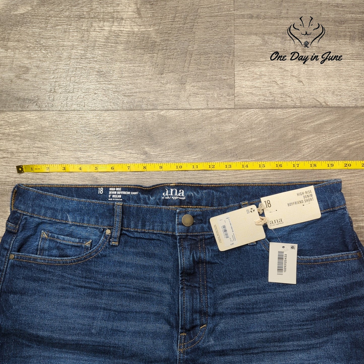 a.n.a High Rise Denim Boyfriend Shorts Size 18