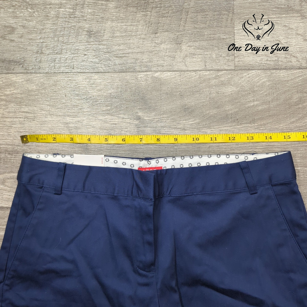 Izod Women's Stretch Flat Front Chino Shorts Navy Blue NWT Size 2