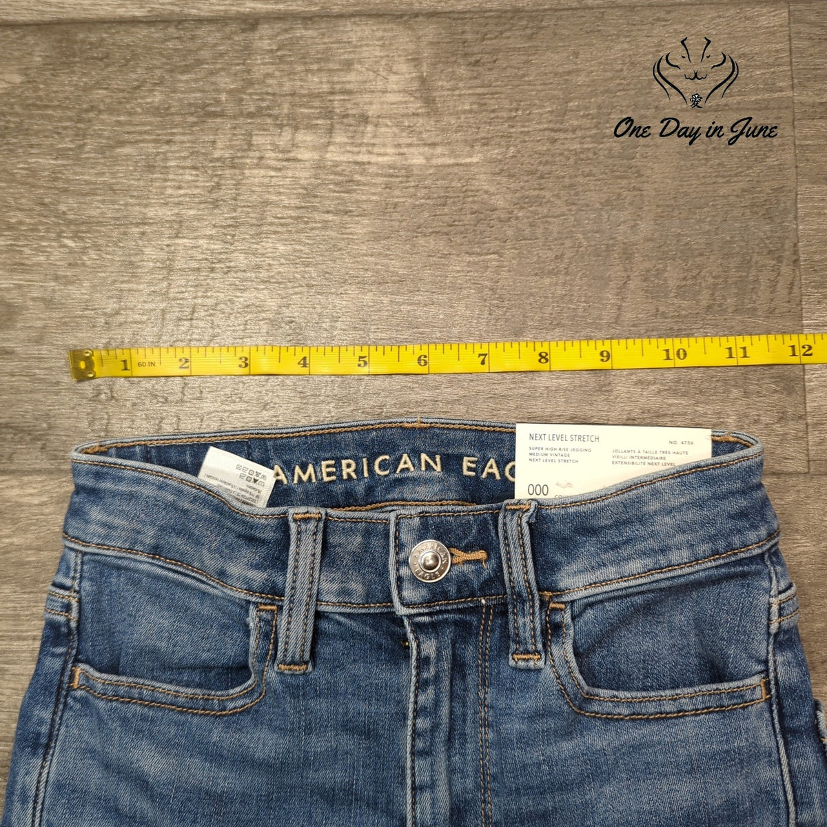 American Eagle Outfitters Super High Rise Jegging Short Medium Wash NWT Size 23