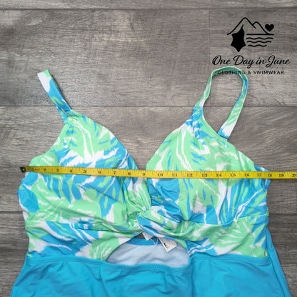 Cupshe Plus Size Twist Front Keyhole One Piece Swimsuit Size 3X
