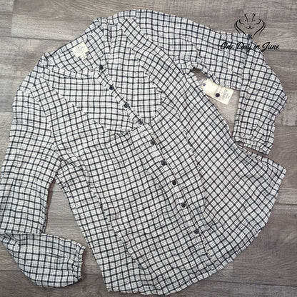 St. John's Bay Button Front Long Sleeve Top Size M