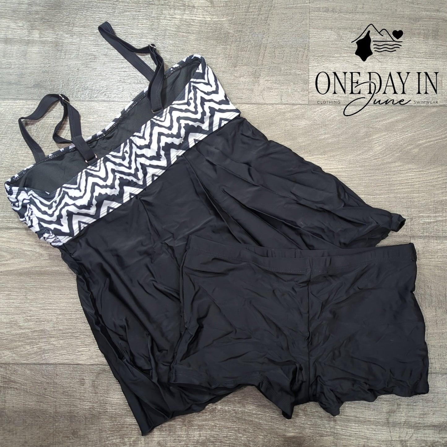 Charmo Boyshort Tankini Swimsuit Size M