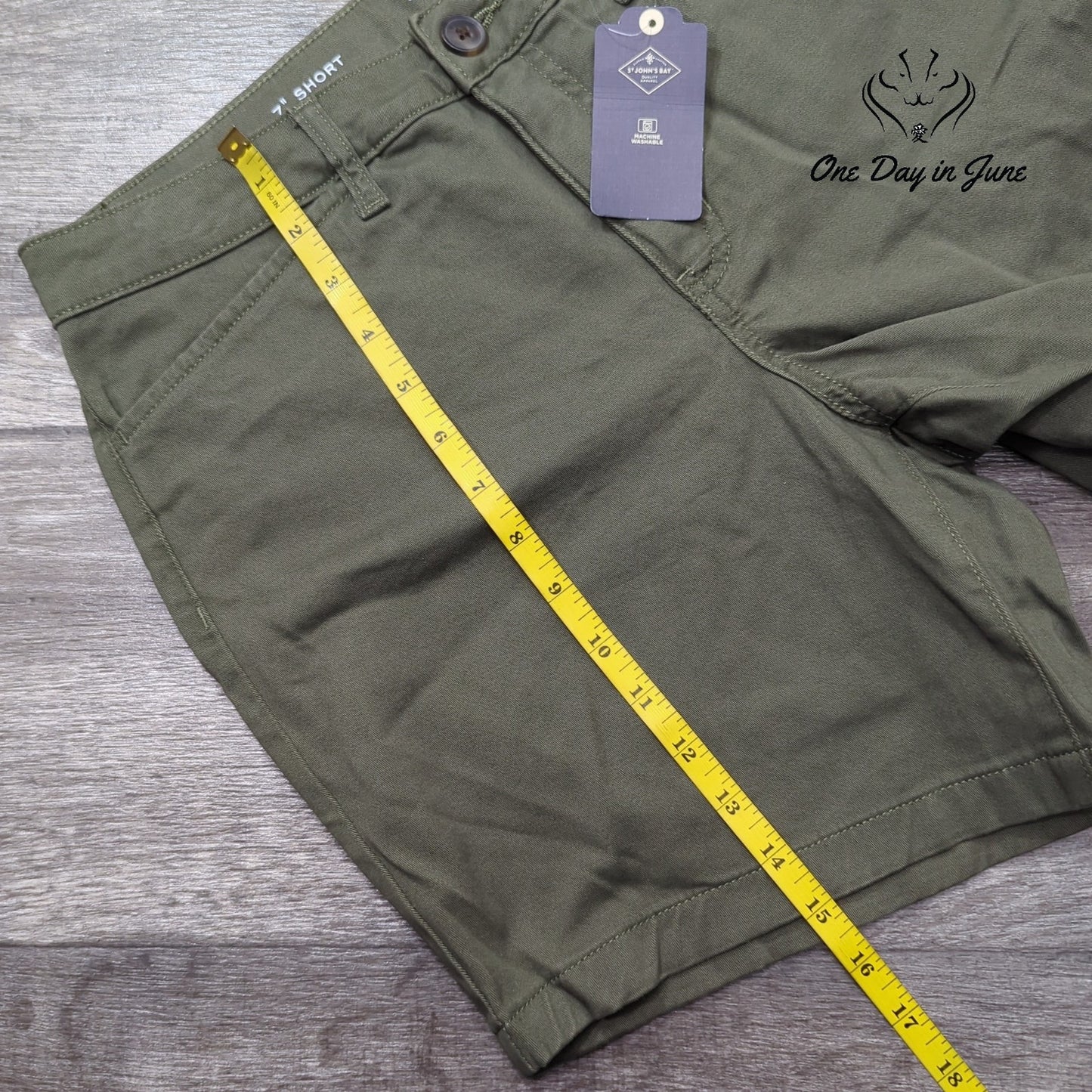 St. John's Bay Mid Rise Shorts Size 6
