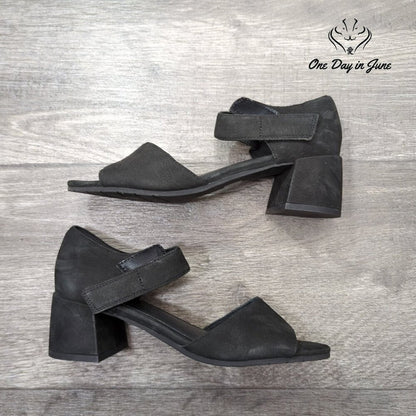 Eileen Fisher Block Heel Ankle Strap Heels Size 5.5