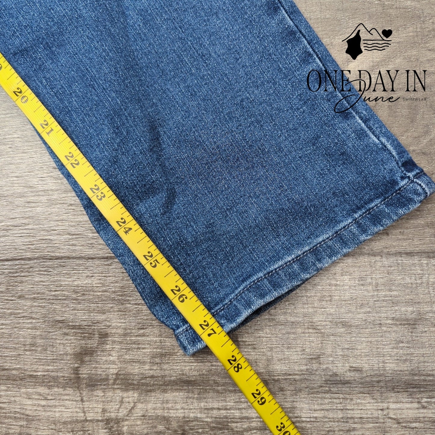 Gloria Vanderbilt Petite Amanda Slimmiing Jeans Size 12P