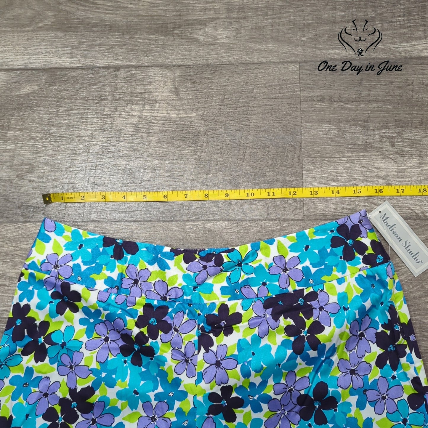 Madison Studio Floral Cropped Pants Size 10