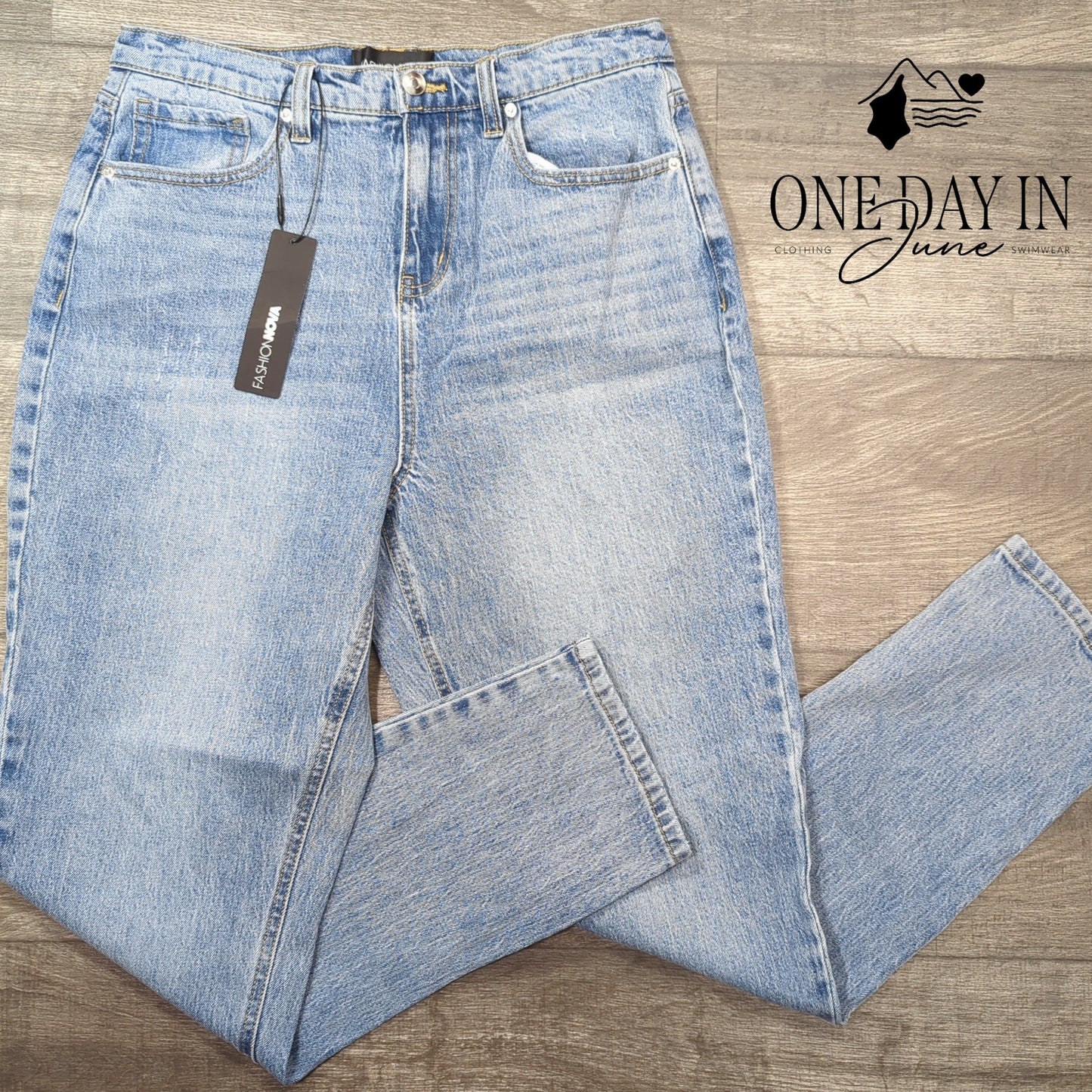 Fashion Nova High Rise Mom Jeans Size 9