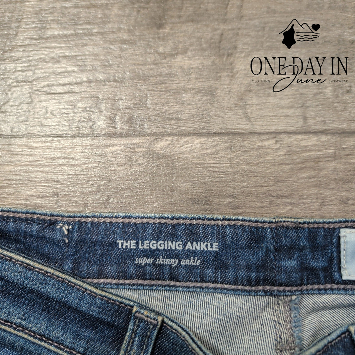 AG Adriano Goldschmied The Legging Ankle Distressed Skinny Jeans NWT Size 4 (27)