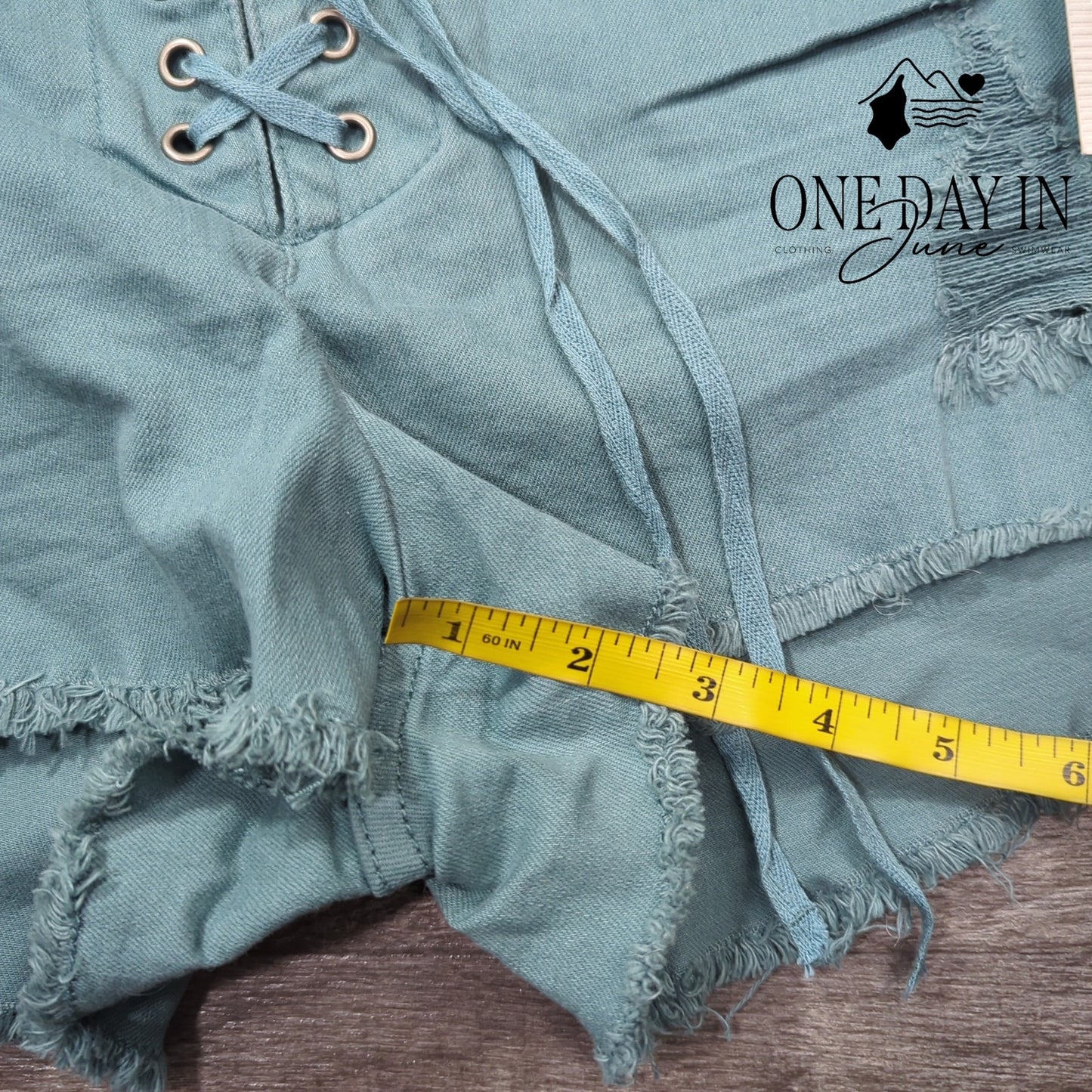 Billabong Lite Hearted Lace Up Denim Shorts Size 28 (6)