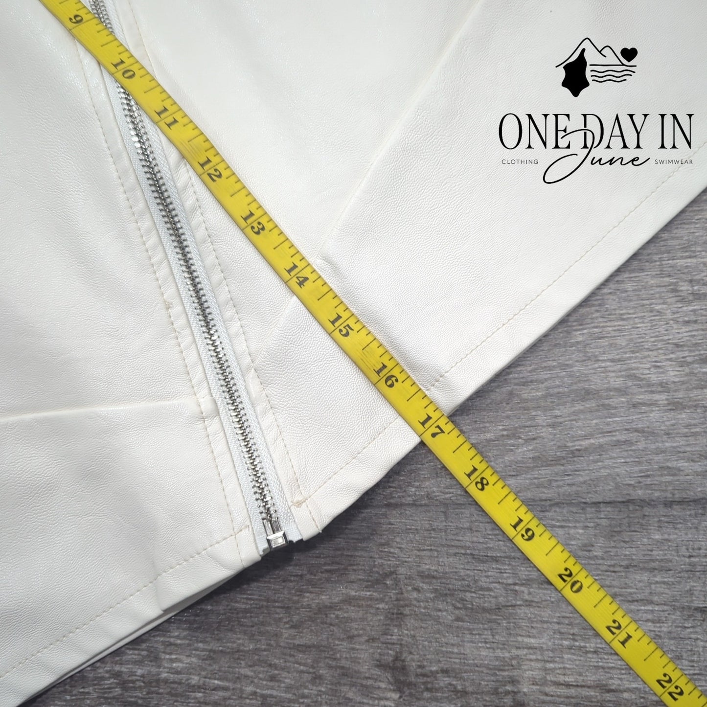 Kendall + Kylie Faux Leather Skirt Size XS