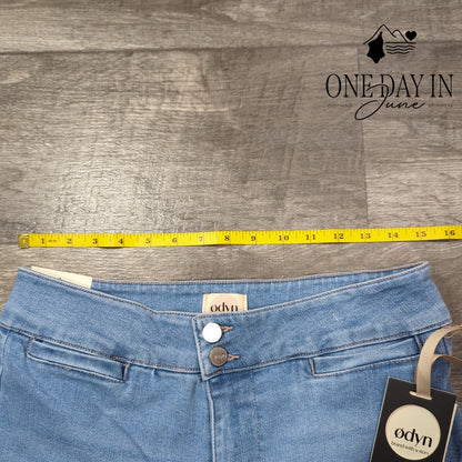 Odyn High Rise Wide Leg Jeans Light Wash NWT Size 4
