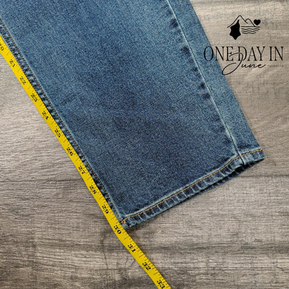 Old Navy Athletic Taper Built-In Flex Jeans Mens Medium Wash NWT Size 34X30