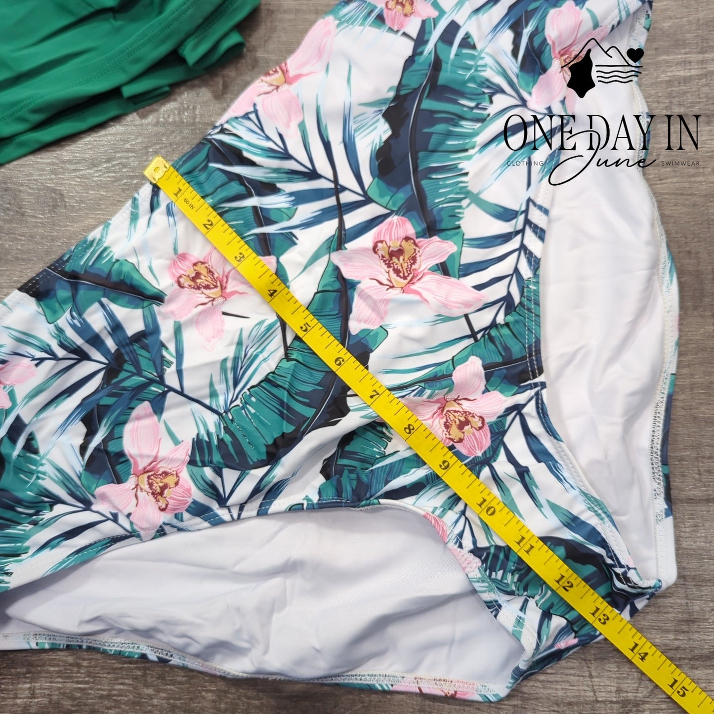 Yonique Plus Size Twist Front Tankini Swimsuit Size 20W