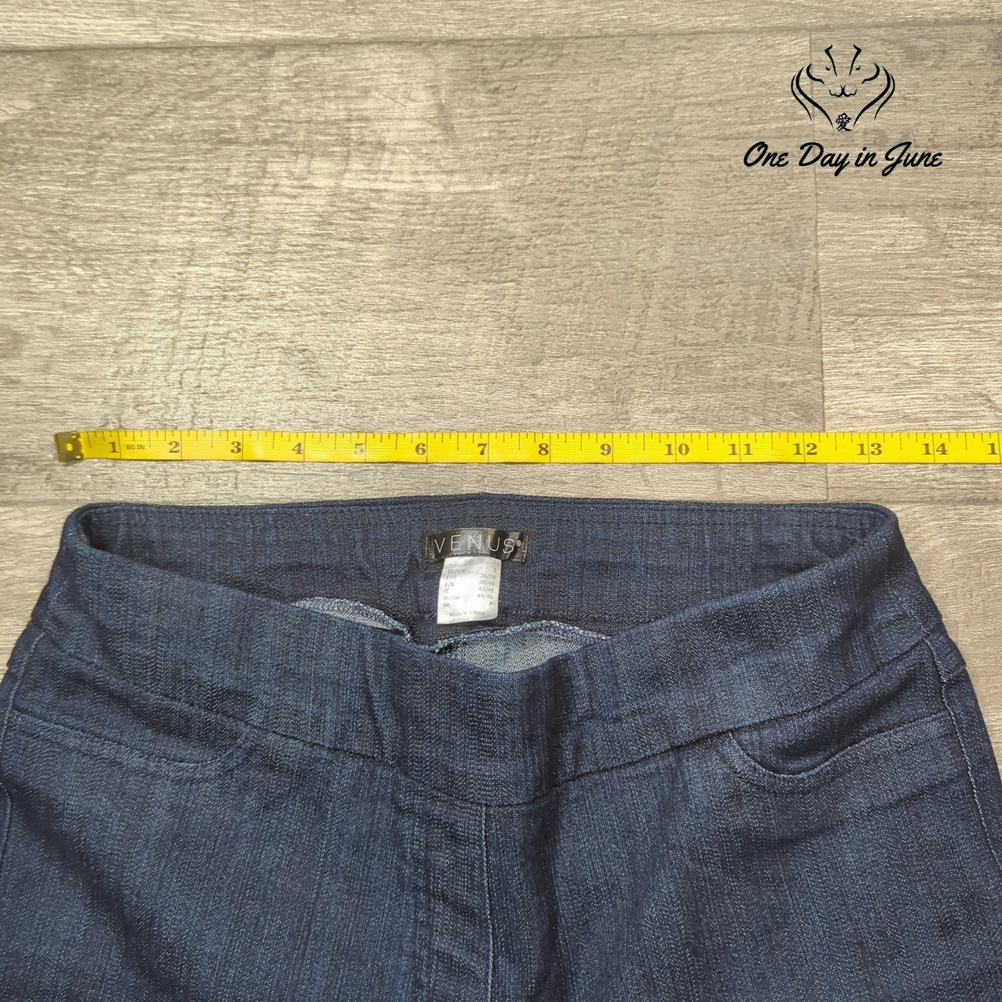 Venus Pull On Ankle Jeans Size S