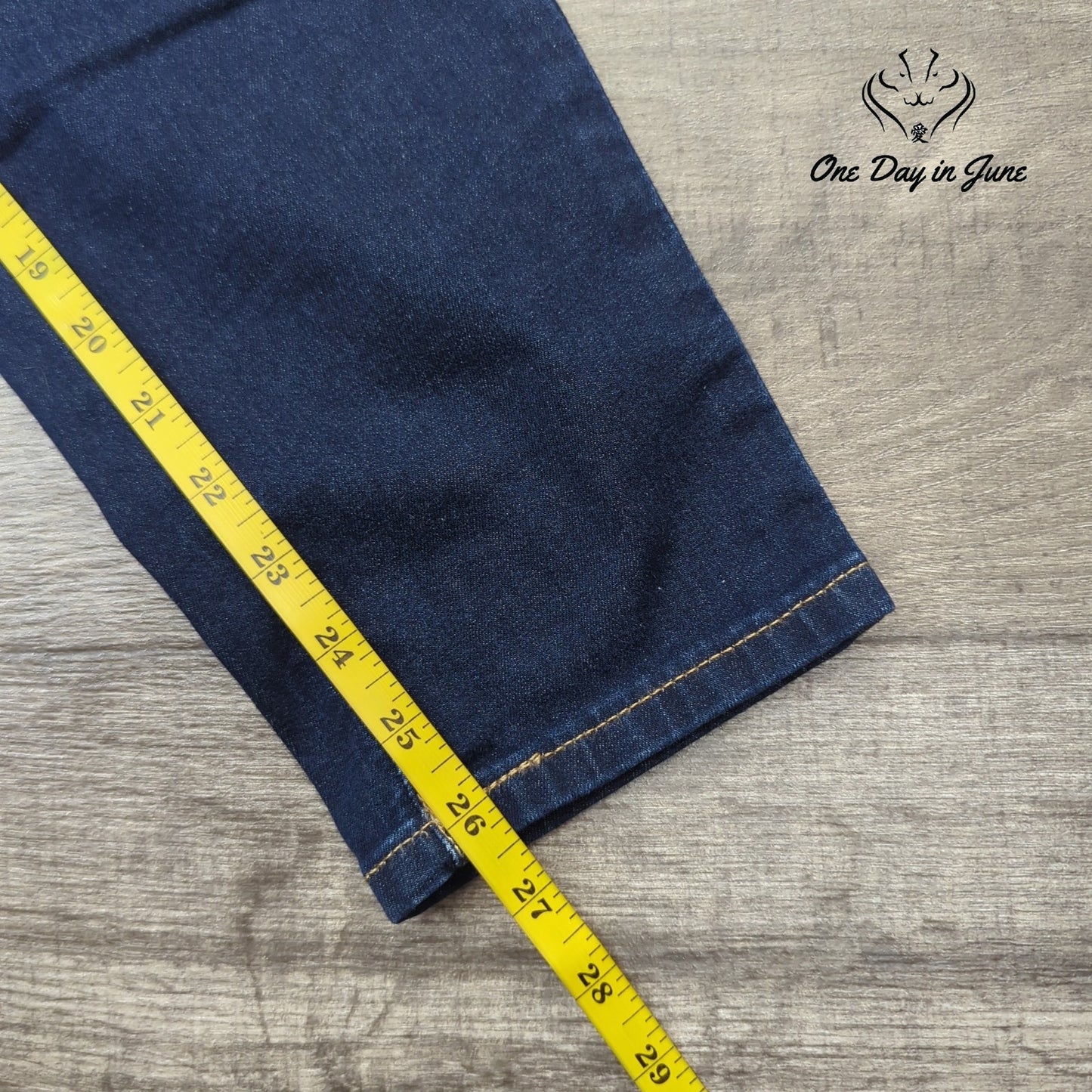 DKNY Plus Size Essex Mid Rise Skinny Jeans Size 20W