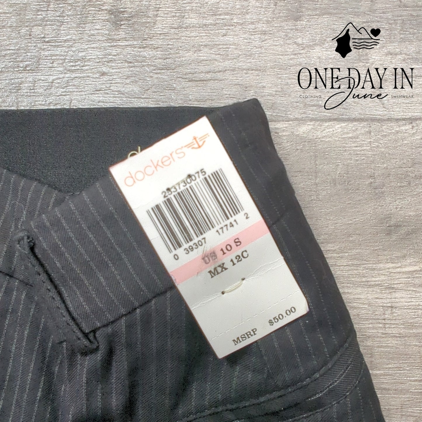 Dockers Truly Slimming Pinstripe Straight Leg Pants Size 10S
