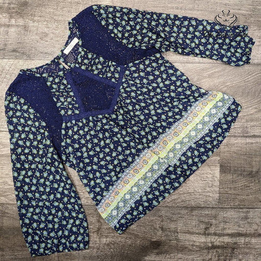Love Fire Long Sleeve Lace Back Top Size S