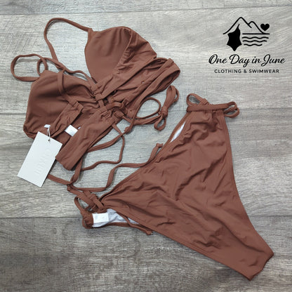 CHYRII Strappy Keyhooe Tie Side Bikini Swimsuit Size L