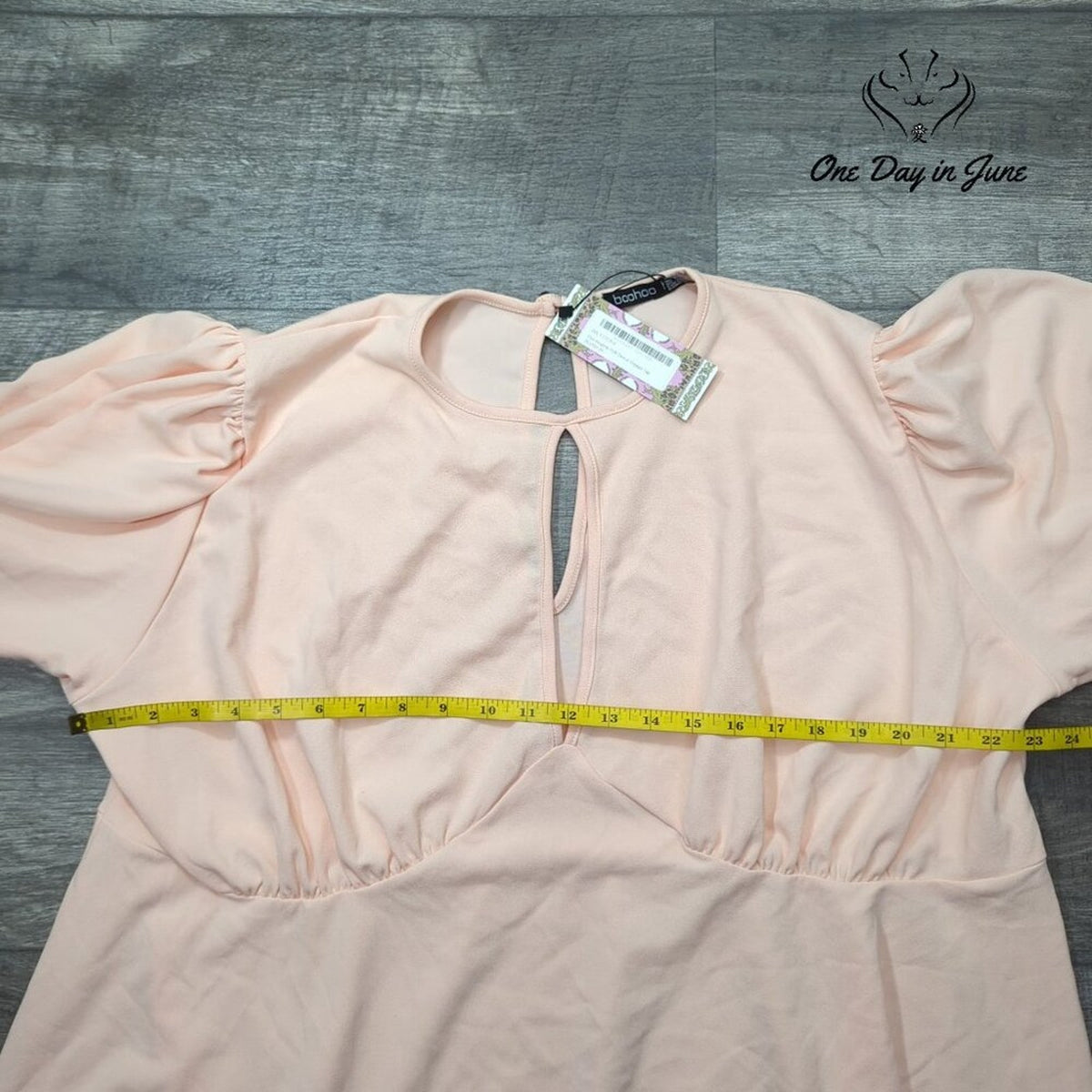 Boohoo Plus Keyhole Puff Sleeve Peplum Top Blush Pink Cutout NWT Size 22